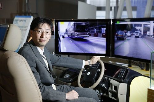 王执中:採用视像技术的先进安全驾驶辅助系统为交通工具提供预警系统,提升驾驶安全。 王执中:採用视像技术的先进安全驾驶辅助系统为交通工具提供预警系统,提升驾驶安全。
