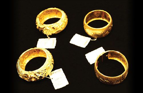Chow Tai Fook was the first jewellery manufacturer and retailer of the world to attach RFID labels on each of its products. Chow Tai Fook was the first jewellery manufacturer and retailer of the world to attach RFID labels on each of its products.