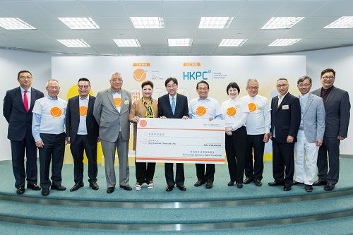 Dr Ko Wing-man, Secretary for Food and Health, accepts a cheque donation from the Promoting Happiness Index Foundation on behalf of the Hong Kong Liver Foundation