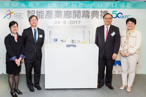 Mr Nicholas W Yang, Secretary for Innovation and Technology of the HKSAR Government (2nd from right), officiates the opening of “Smart Industry One”, accompanied by Mr Willy Lin, Chairman of HKPC (2nd from left); Ms Annie Choi, Commissioner for Innovation and Technology (1st from left); and Mrs Agnes Mak, Executive Director of HKPC.