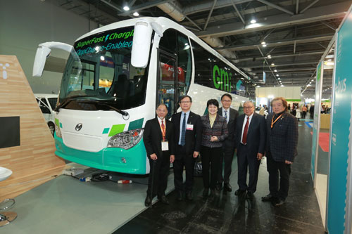 Mr Bryan Ha, Assistant Commissioner for Innovation and Technology (Funding Schemes) (third from right); Mr Willy Lin, Chairman of HKPC (second from left), and Mrs Agnes Mak, Executive Director of HKPC (third from left), pose for a photo with the HKPC-APAS-developed Plug-in Hybrid Electric Coach with the project’s industry partner Green Mobility Innovations Ltd.