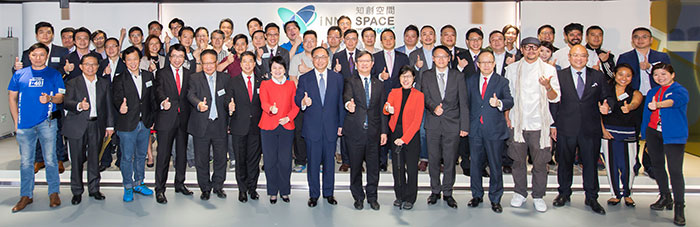 At the opening ceremony of Inno Space, officiating guests pose for a photo with representatives from local startups.