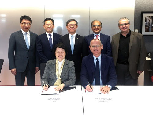 Mr Willy Lin, Chairman of HKPC (back row, middle) witnesses the signing of the offshore PhD Programme agreement between Mrs Agnes Mak, Executive Director of HKPC (front row, left), and Professor Aleksandar Subic, Deputy Vice Chancellor (Research and Development) of Swinburne University of Technology of Australia. 