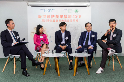 (From left to right) Mr Wilson Wong, General Manager (Information and Technology) of HKPC, discusses with Ms Esther Wong, President and Founder of Acestar Concept Limited, Mr William Sham, Founder and CEO of Memorigin Watch Company Limited, Mr Philip Wong, Vice President of Technical, Swissam Products Limited, and Mr Quinn Lai, Founder of Eoniq, on the novel ways for the watch and clock industry to address market and economic challenges.