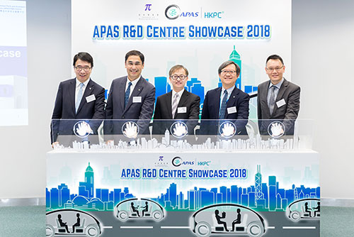 Dr David Chung, Acting Secretary for Innovation and Technology (centre), opens the APAS R&D Showcase 2018, accompanied by Mr Willy Lin, Chairman (second from right), and Mr Mohamed D. Butt, Executive Director (second from left) of HKPC; Mr Bryan Ha, Assistant Commissioner for Innovation and Technology (Funding Schemes) (first from right), and Dr Lawrence Cheung, CEO of APAS R&D Centre