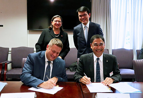 Mr Mohamed D. Butt, Executive Director of Hong Kong Productivity Council (front row, right), and Mr Ian Steff, Deputy Assistant Secretary for Manufacturing, International Trade Administration of the U.S. Department of Commerce (front row, left), sign the Statement of Intent on Smart Technology Collaboration witnessed by Mr Edward Yau, Secretary for Commerce and Economic Development of the HKSAR Government (back row, right), and Ms Karen Dunn Kelley, Acting Deputy Secretary of Commerce of the U.S.