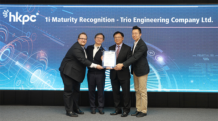 Mr Willy Lin, Chairman of HKPC (second from left), Mr Edmond Lai, Chief Digital Officer of HKPC (first from right); and Mr Patrick Kabasci, Business Development Asia Pacific at INC Invention Center, Aachen, Germany (first from left), present the Industry 4.0 “1i Maturity Level Recognition” Certificate to Mr Lai Yiu-Wah, Chairman of Trio Industrial Electronics Group Limited (second from right).