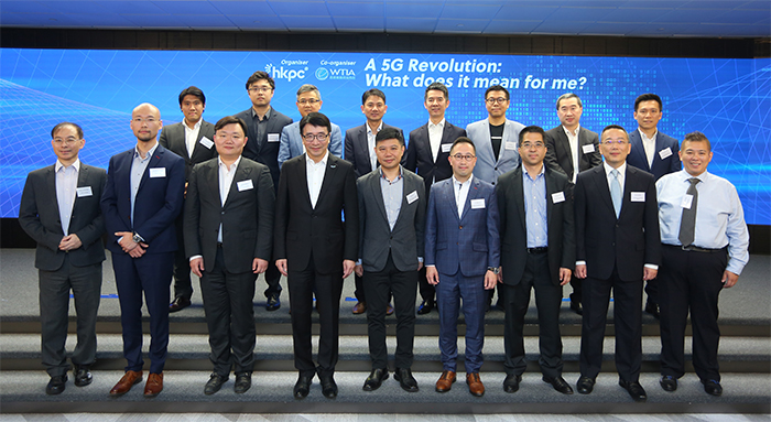 Dr Lawrence Cheung, Acting Executive Director of HKPC (fourth from left) and Mr Roy Law, Chairman of WTIA (fifth from left) pose for a group photo with guest speakers of the seminar of “A 5G Revolution: What does this mean for me?