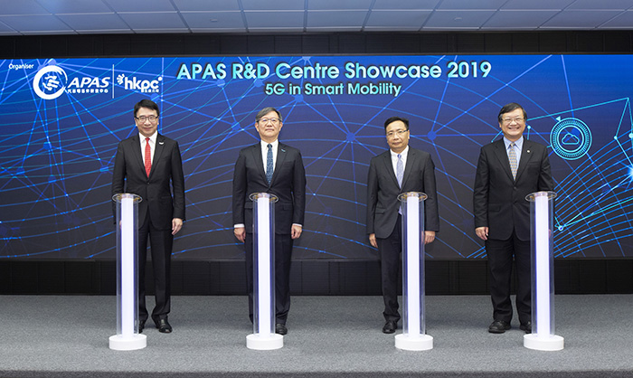 Mr Ivan Lee, Deputy Commissioner for Innovation and Technology of Innovation and Technology Bureau (2nd from right), and Mr Eric Pang, Deputy Director (Trading Services) of Electrical and Mechanical Services Department (1st from right), together with Mr Willy Lin, Chairman of HKPC (2nd from left) and Dr Lawrence Cheung, CEO of APAS R&D Centre of HKPC (1st from left) officiated the APAS R&D Centre Showcase opening ceremony today.