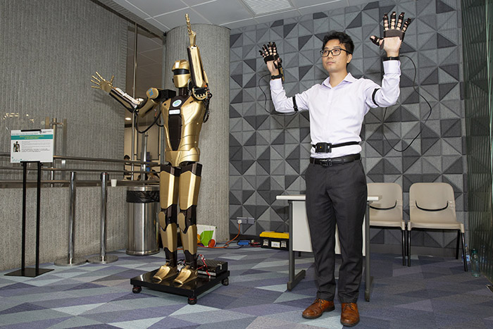 Motion Control Humanoid Robot, passed the 5G control test successfully, can imitate human movements instantly and handle high risk work within long distance.