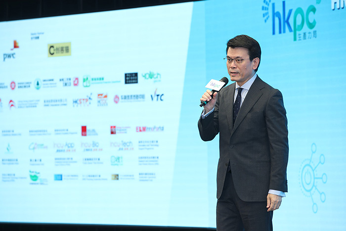 Mr Edward Yau, Secretary for Commerce and Economic Development of the HKSAR Government spoke at the HKPC SME One Fund Fair.