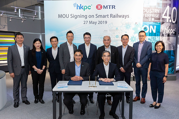 Mr Mohamed Butt, Executive Director of HKPC (Front row, left), and Mr Adi Lau, Operations Director of MTR (Front row, right), signed the Memorandum of Understanding on Smart Railways today, witnessed by the senior management of both parties.