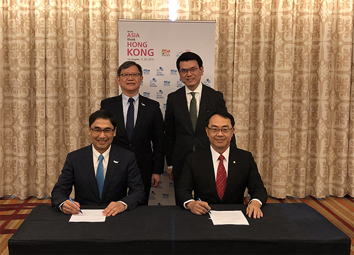 Mr Mohamed Butt, Executive Director of Hong Kong Productivity Council (front row, left), and Mr William Lin, Director, Field Engineering, Greater China Region of UL (front row, right), sign the Memorandum of Understanding on Inspection Digitalisation witnessed by Mr Edward Yau, Secretary for Commerce and Economic Development of the HKSAR Government (back row, right), and Mr Willy Lin, Chairman of HKPC.