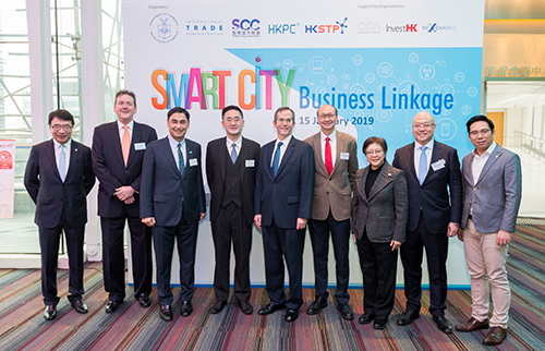 Dr Bernard Chan, Under Secretary for Commerce and Economic Development of the HKSAR Government (fourth from left); Mr Thomas Hodges, Acting U.S. Consul General to Hong Kong and Macau (fifth from left); Dr Winnie Tang, Founder and Honorary President of SCC (third from right); Mr Mohamed D. Butt, Executive Director of HKPC (third from left); and Ir Peter Yeung, Head of Electronics & ICT Clusters, Smart City Platform of HKSTP (fourth from right); Mr Charles Ng, Associate Director-General of Investment Promotion of InvestHK (second from right) pose for a photo at the 