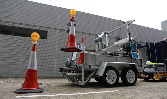 The intelligent robotic system, co-invented and built by the Highways Department (HyD) and the Hong Kong Productivity Council (HKPC), won a Gold Medal at Silicon Valley International Invention Festival.