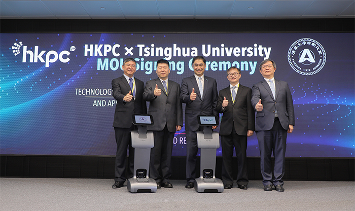 Mr Mohamed Butt, Executive Director of HKPC (centre), and Prof Tao Zhang, Associate Dean of School of Information Science and Technology; Chairman of Department of Automation of Tsinghua University (2nd from left), signed the Memorandum of Understanding today, witnessed by Dr David Chung, the Under Secretary for Innovation and Technology (2nd from right); Mr Willy Lin, Chairman of HKPC (1st from right) and Prof Jingyan Song, Assistant to the President of Research Institute of Tsinghua University in Shenzhen; Director of Tsinghua Innovation Center in Zhuhai (1st from left).