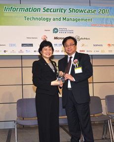 Mrs Agnes Mak, Executive Director of HKPC, and Mr Alex Lee, Assistant Government Chief Information Officer (IT Strategy), HKSAR Government