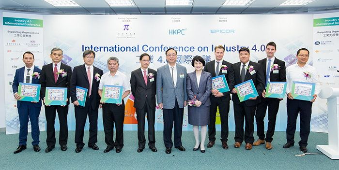 Mr Nicholas Yang, Secretary for Innovation and Technology of the HKSAR Government (centre); accompanied by Mr Victor Ng, Deputy Chairman, and Mrs Agnes Mak, Executive Director of HKPC, pose for a photo with the guest speakers of the International Conference on 