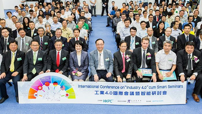 Mr Nicholas Yang, Secretary for Innovation and Technology of the HKSAR Government (centre); accompanied by Mr Victor Ng, Deputy Chairman, and Mrs Agnes Mak, Executive Director of HKPC, pose for a photo with the guest speakers and supporting organization representatives of the International Conference on 