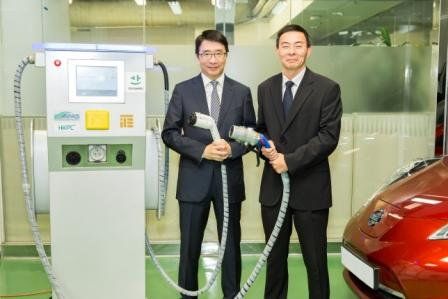 Dr Lawrence Cheung, General Manager, APAS, HKPC (left) and Mr Vincent Lau, CEO of ITE Engineering Limited, introduce the technology, applications and business opportunities of the 50kW fast charging station for electric vehicles.