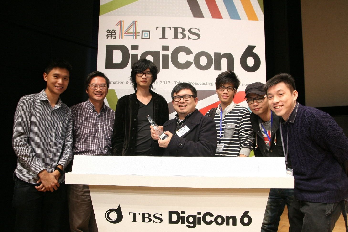 香港區代表團在「第十四屆TBS DigiCon6大賞」頒獎禮上合照