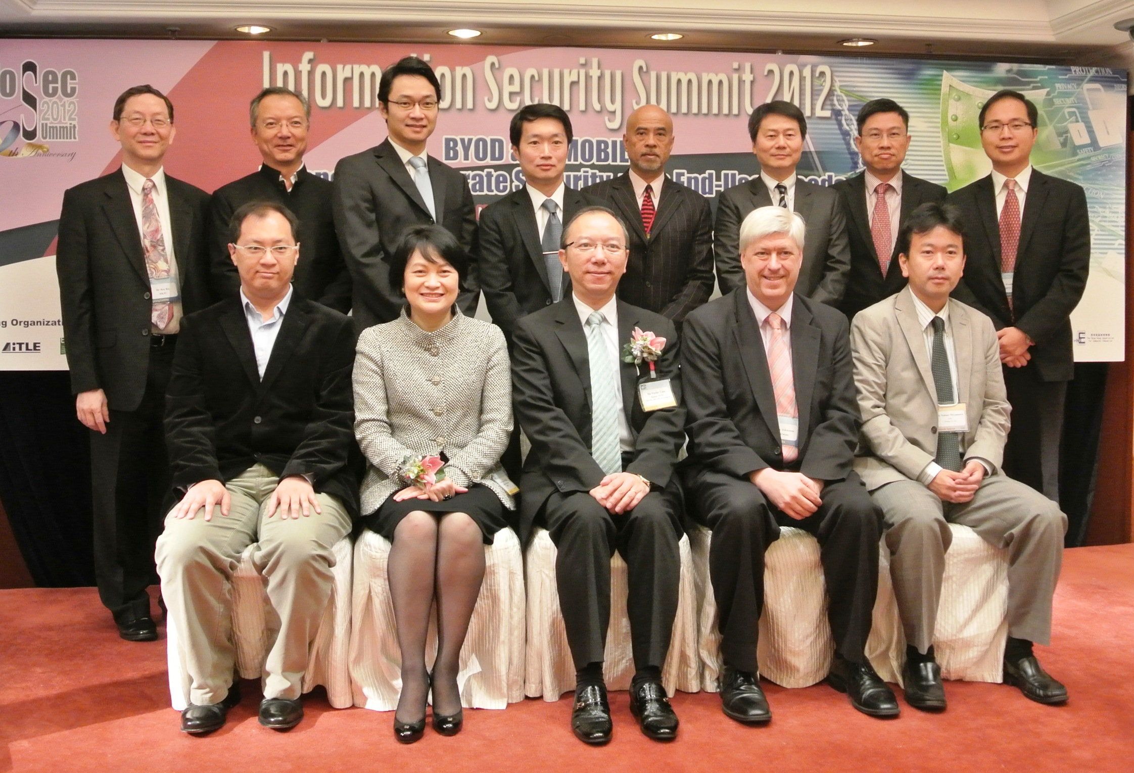 Mr Victor Lam, Deputy Government Chief Information Officer (Consulting and Operations) (front row, centre), accompanied by Mrs Agnes Mak, Executive Director of HKPC, and Mr Dale Johnstone, Chairman of “Information Security Summit 2012” organizing committee, pose for a group photo with the Summit’s co-organizers and sponsors