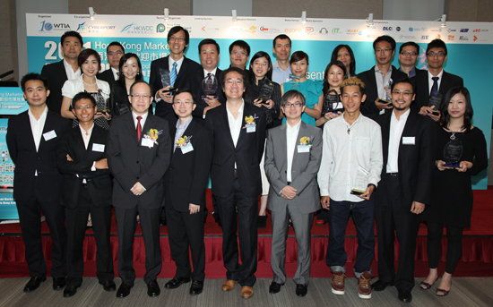 Mr Gordon Lo, General Manager (IT Industry Development) of HKPC (front row, third from left); Mr Ken Fong, Chairman of WTIA (front row, fourth from left); Mr Jerry Liu, Head of Create Hong Kong (front row, centre); and Dr David Chung, CTO of Cyberport (front row, fourth from right), pose for a group photo with the winners of the “2011 Hong Kong Marketing Smartphone Apps Popularity Contest”