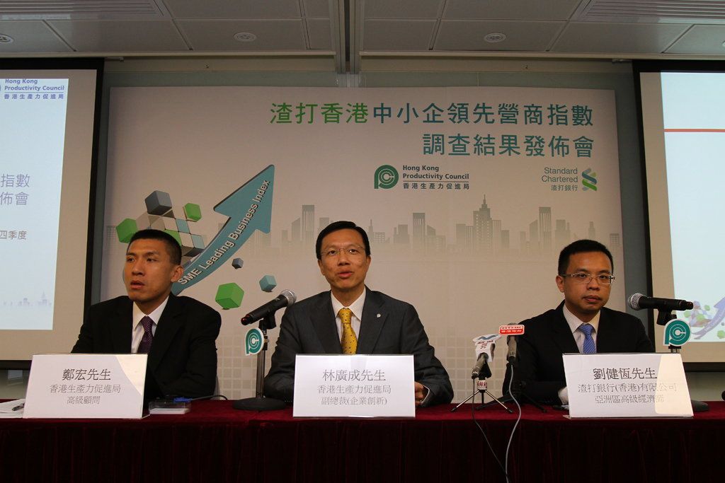 (From left to right): Mr Gary Cheng, Senior Consultant of HKPC; Mr Leo Lam, Director (Business Innovation) of HKPC; and Mr Kelvin Lau, Senior Economist of Standard Chartered Hong Kong, announce the survey findings of the “Standard Chartered Hong Kong SME Leading Business Index” for the fourth quarter of 2012