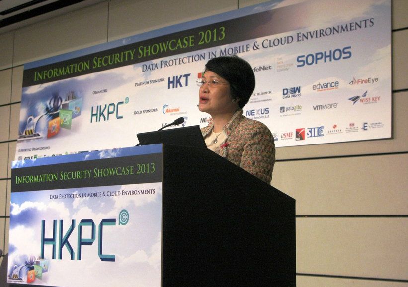 Mrs Agnes Mak, Executive Director of HKPC, gives welcoming address