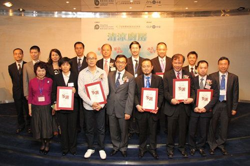 Mr WONG Wing-chee, TV celebrity chef and chairman of a restaurant group (front row, third from left), Mr Wilson FUNG, Executive Director of HKPC (front row, fourth from left), and Mr CHOW Lap-man, Director of Marketing and Customer Services of CLP Power Hong Kong Limited (front row, third from right), posed for a group photo with the speakers and supporting organizations' representatives of the 