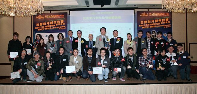 All the winners, finalists and guests took photo together in the Mobile Film Production Contest Award Presentation Ceremony.