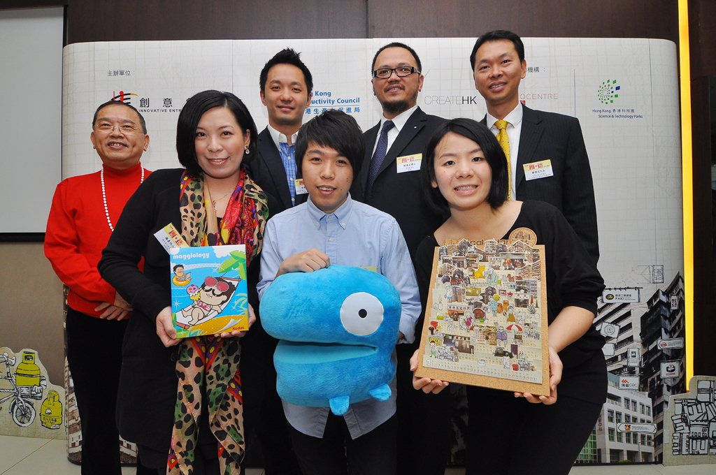 Organizers and co-organizer of the “Cross Industry Showcase 2012” posed for a photo with the exhibitor representatives.