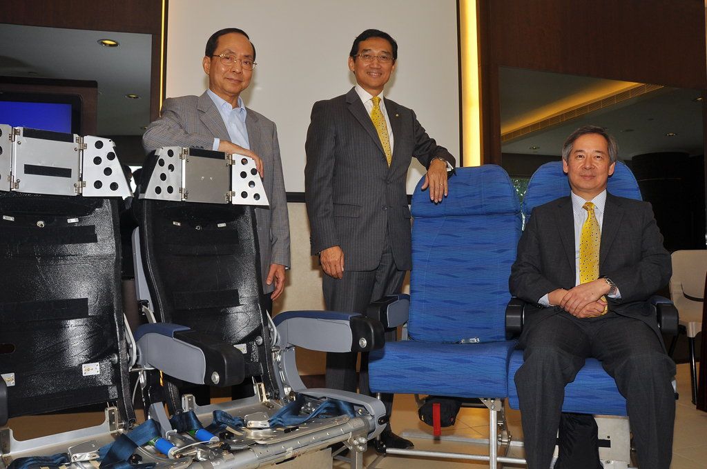 (Right to left): HKPC Chairman, Mr Clement Chen; Director (Technology Development), Mr Joseph Poon; and representative of Universal Aviation Industrial Limited, Mr Henry Chan, with Hong Kong’s first self-developed passenger aircraft cabin seat in full compliance with international aviation safety standards