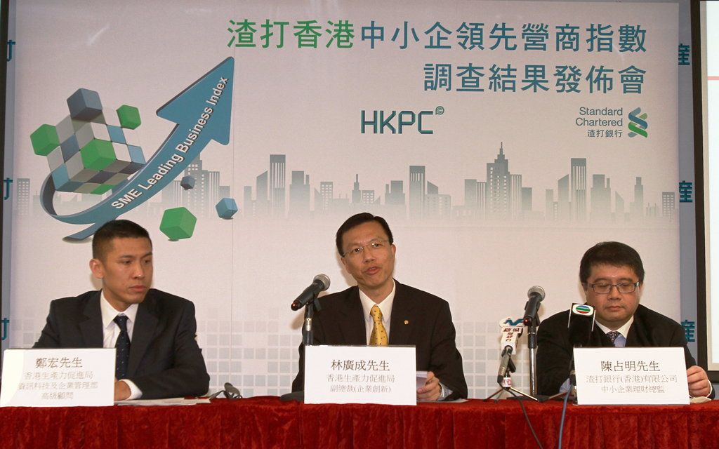 (From left to right): Mr Gary Cheng, Senior Consultant of HKPC; Mr Leo Lam, Director (Business Innovation) of HKPC; and Mr Jammy Chen, General Manager, SME Banking of Standard Chartered (Hong Kong) Limited, announce the survey findings of the “Standard Chartered Hong Kong SME Leading Business Index” for the second quarter of 2013