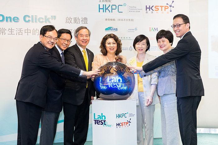 Miss Janet Wong, Commissioner for Innovation and Technology (centre); the Honourable Mrs Fanny Law, Chairperson of Hong Kong Science and Technology Parks Corporation (third from right); Dr Clement Chen, Chairman of Hong Kong Productivity Council (third from left); and Professor Ching Pak-chung, Chairman of Hong Kong Council for Testing and Certification (second from left), officiate the launch of the Lab Test One portal and mobile application.