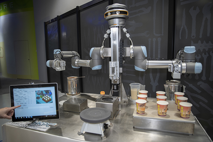 “KamChAI”, the Hong Kong-style milk tea making robot, wins the Equipment and Machinery Design Certificate of Merit in the 2019 Hong Kong Awards for Industries.