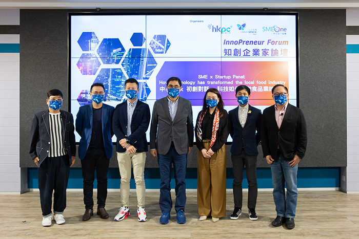 Mr Mohamed Butt, Executive Director of HKPC (middle) and his teammate took a group photo with the guest speakers.