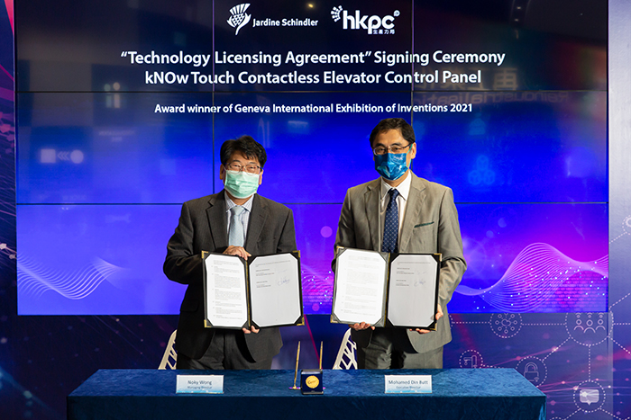 Mr Mohamed Butt, Executive Director of HKPC (right) and Mr Noky Wong, Managing Director of Schindler Lifts (Hong Kong) Limited, sign the technology licensing agreement to promote the wider application of “kNOw Touch - Contactless Elevator Control Panel” solution