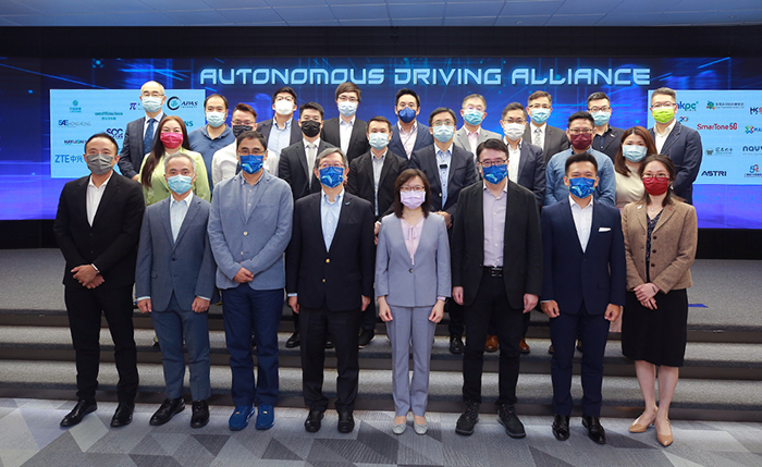 APAS took the lead to form the “Autonomous Driving Alliance” with the support from over 30 public and private organisations, striving to propel Smart Mobility in Hong Kong. The launching ceremony was officiated by Mr Willy Lin, Chairman of HKPC (front row, forth from left), Ms Rebecca Pun, Commissioner for Innovation and Technology (front row, forth from right), Mr Mohamed Butt, Executive Director, HKPC (front row, third from left), Dr Lawrence Cheung, Chief Executive Officer (front row, third from right), APAS and Dr Lawrence Poon, General Manager, APAS (front row, second from right).