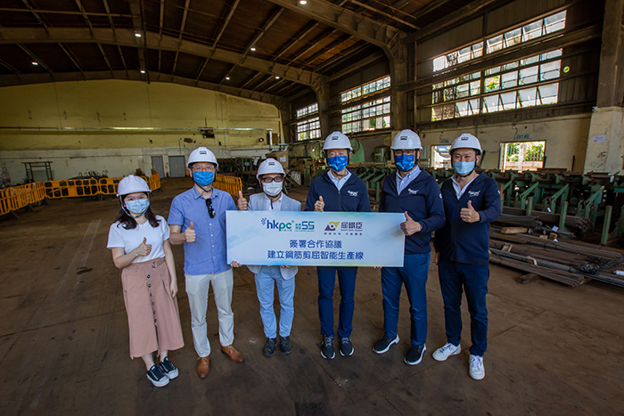 HKPC Executive Director, Mr Mohammed BUTT (second from right), Chief Digital Officer, Mr Edmond LAI (third from right), and Head of Industry 4.0 and Industrial Drone Solution of Greater Bay Area Business Development Division, Mr Lyan LAW (first from right), posed for a photo with STGL Director, Mr Joe LEUNG (third from left), CFO, Mr Philip LEUNG (second from left), and Vice-President, Ms Adeline LEUNG (first from left), at the signing ceremony of the collaboration agreement on the setting up of intelligent production lines for prefabricated rebar parts