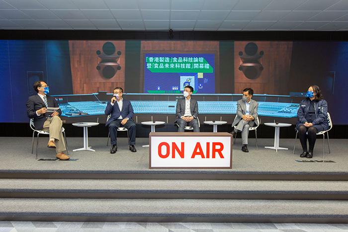 Food industry leaders shared their insights on FoodTech development at the opening ceremony to encourage fellow industry peers to engage in advanced manufacturing. (From left) Veteran media professional Mr Vincent WONG; Mr YOUNG Kam-yim, Managing Director of Luen Tai Hong Kong Fresh Liquid Eggs Limited; Mr CHAN Ka-san, Director of 2 Plus 3 (HK) Industrial Company Limited; Mr OR Chun-ping, Chairman of Taste of Asia Group Limited; and Ms Sonia LUI, Deputy Head, FoodTech Research and Management of HKPC 