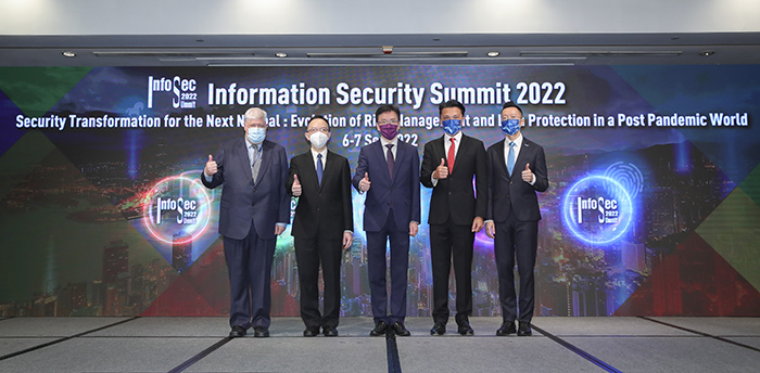 The opening ceremony of the “Information Security Summit 2022” was officiated by Professor SUN Dong, Secretary for Innovation, Technology and Industry (centre), and Mr Victor Lam, Government Chief Information Officer of the HKSAR Government (second from left), along with Mr Sunny TAN, Chairman (second from right), and Mr Edmond LAI, Chief Digital Officer of HKPC (first from right), as well as Mr Dale JOHNSTONE, Chairman of Organising Committee of the Summit (first from left).