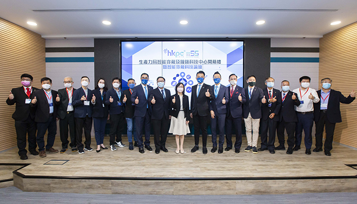 Group photo of the officiating guests and watch and clock industry representatives at the opening ceremony