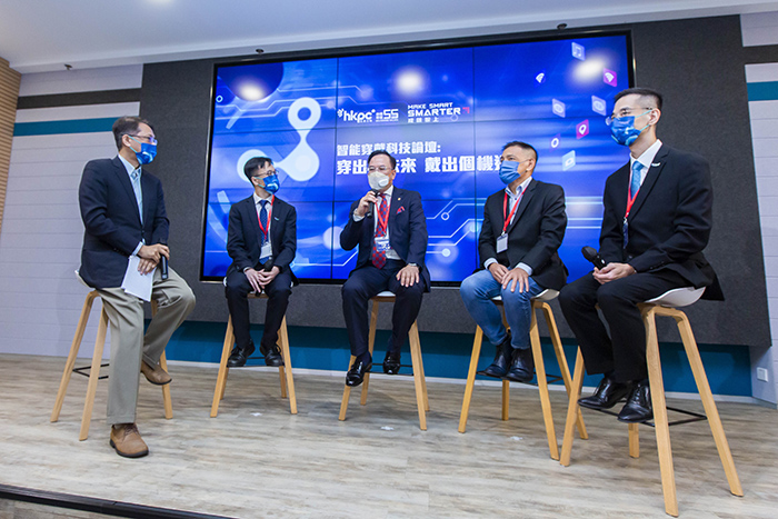 Industry leaders shared their insights on the development of smart wearables technology. (From left to right) Veteran media professional Mr Vincent WONG; Mr Samson SUEN, General Manager, Smart Manufacturing of HKPC; Mr Paul YUEN, Director, Industry Division, Federation of Hong Kong Watch Trades & Industries and Director, Dayton Industrial Company Limited; Mr KOW Ping, Co-Founder & Executive Director, Well Being Digital Limited; and Mr Alex CHAN, General Manager, Digital Transformation of HKPC and spokesman of HKCERT