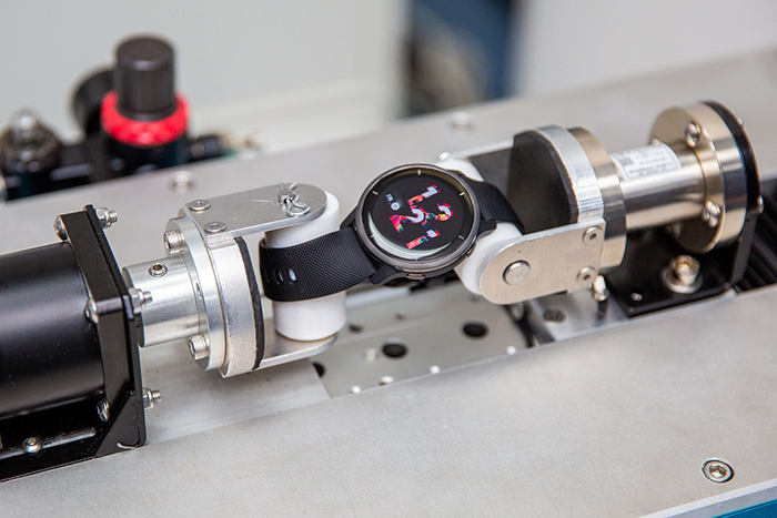 「拉扭力測試」符合瑞士鐘錶業標準，測試次數可以因應出品商的品質要求再作調整。