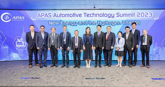 Hon Sunny TAN, Chairman of HKPC (sixth right), Ms Lillian CHEONG, Under Secretary for Innovation, Technology and Industry (sixth left), Mr Mohamed BUTT, Executive Director of HKPC (second left), Dr Lawrence CHEUNG, Chief Executive Officer of APAS (third right), Mr Allan LAI, General Manager of APAS (first left), and industry experts and leaders attended APAS Automotive Technology Summit 2023: New Energy and the Hydrogen Chapter to promote the development of hydrogen energy industry in Hong Kong and the Mainland.