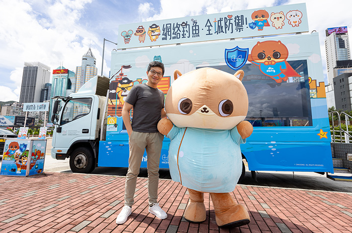 Under the theme of DinDong Superman defeating online phishing pirates, the design of the HKCERT moving showroom vehicle aims to raise public awareness of phishing attacks through vivid and interesting daily life examples.