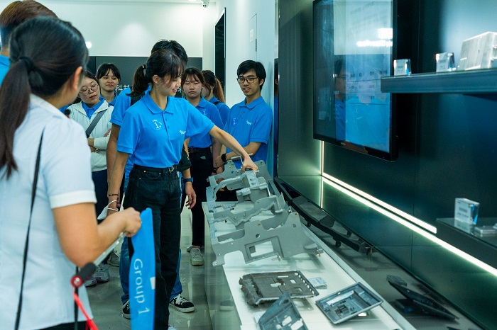 For the first time, the Programme included a visit to an enterprise located in Huizhou in the GBA, Ka Shui Science and Technology Park, for interns to learn about the commercialised application examples of new industrialisation.