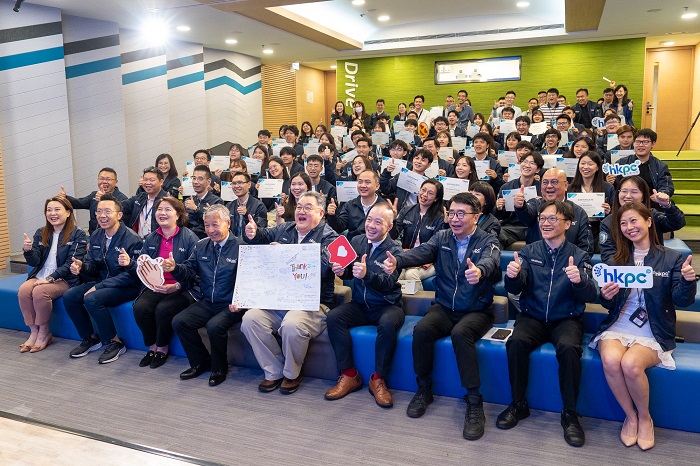 At the Graduation Ceremony, Mr Emil YU Chen-on, BBS, JP, Deputy Chairman of HKPC (fifth from right), Legislative Council Member Mr LUK Hon-man (fourth from right), Ir Paul POON Wai-yin, MH, Council Member of HKPC (fourth from left), Dr Lawrence CHEUNG, Acting Executive Director of HKPC (third from right), Ms Vivian LIN, Chief Operating Officer and Acting Chief People & Culture Officer of HKPC (third from left) and Mr Edmond LAI, Chief Digital Officer of HKPC (second from left), witnessed the achievements of the 56 summer interns who have become the budding stars of the future in I&T.