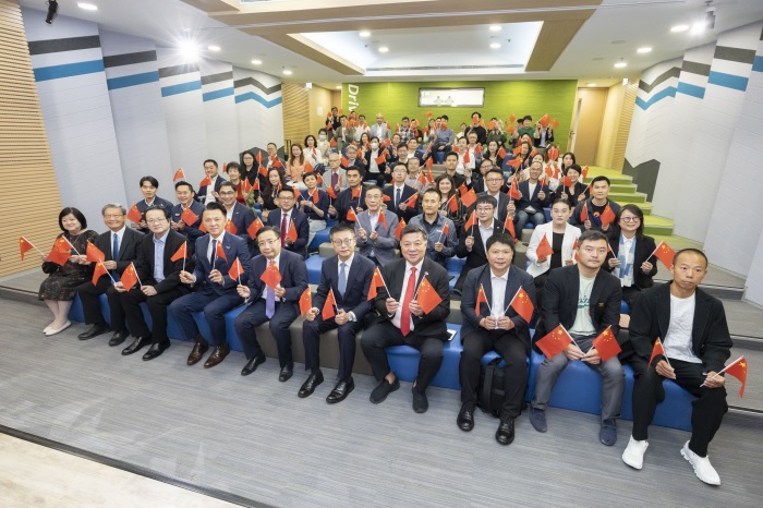 香港纺织及制衣界举行“香港纺织及制衣业–庆祝国庆74周年研讨会”，以“数智化转型 激发新动能”为主题，超过90名业界、学界、创科人士出席。